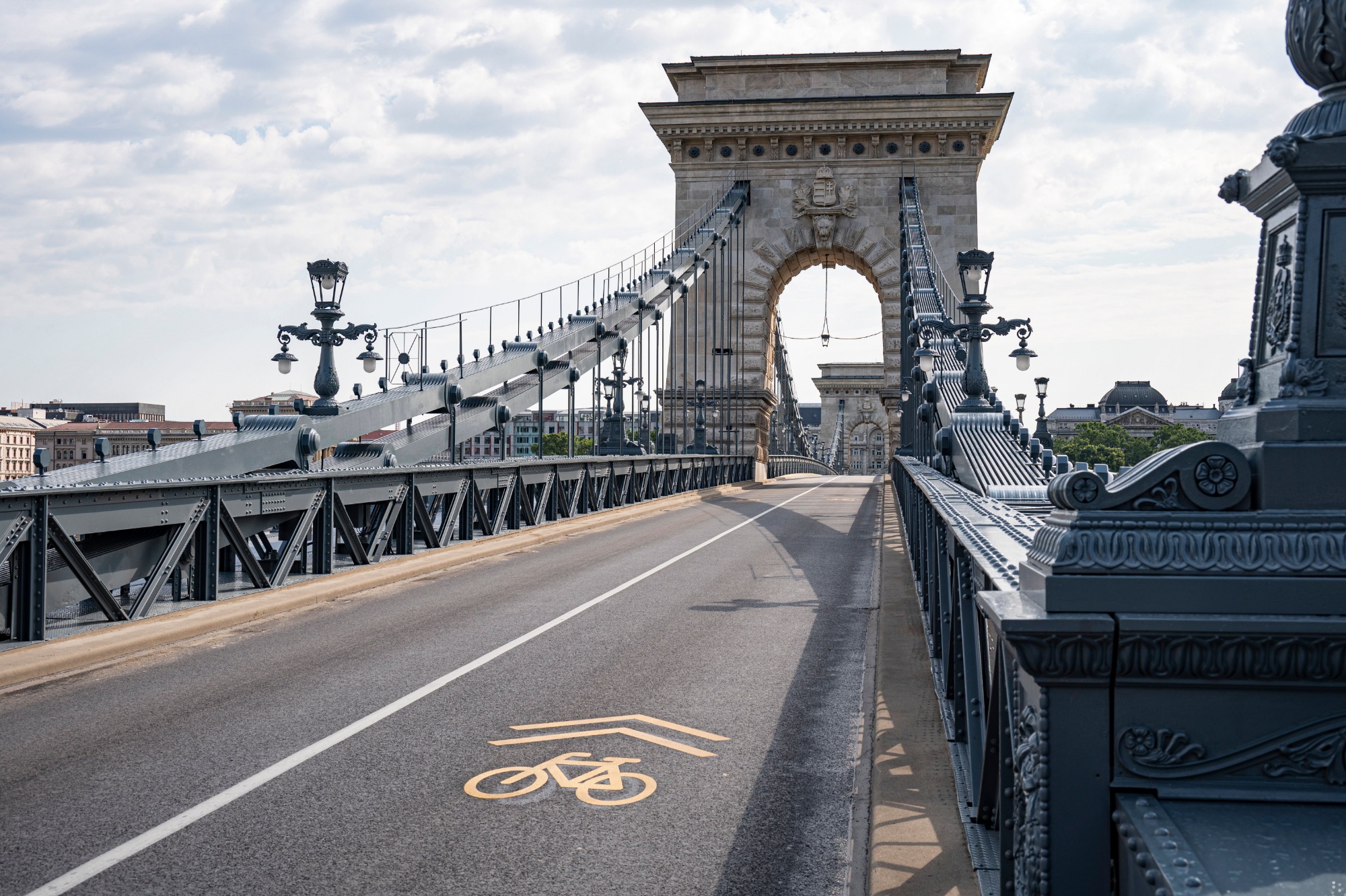 Szigetváry Zsolt - MTI - Széchenyi Lánchíd a felújítás után, Budapest